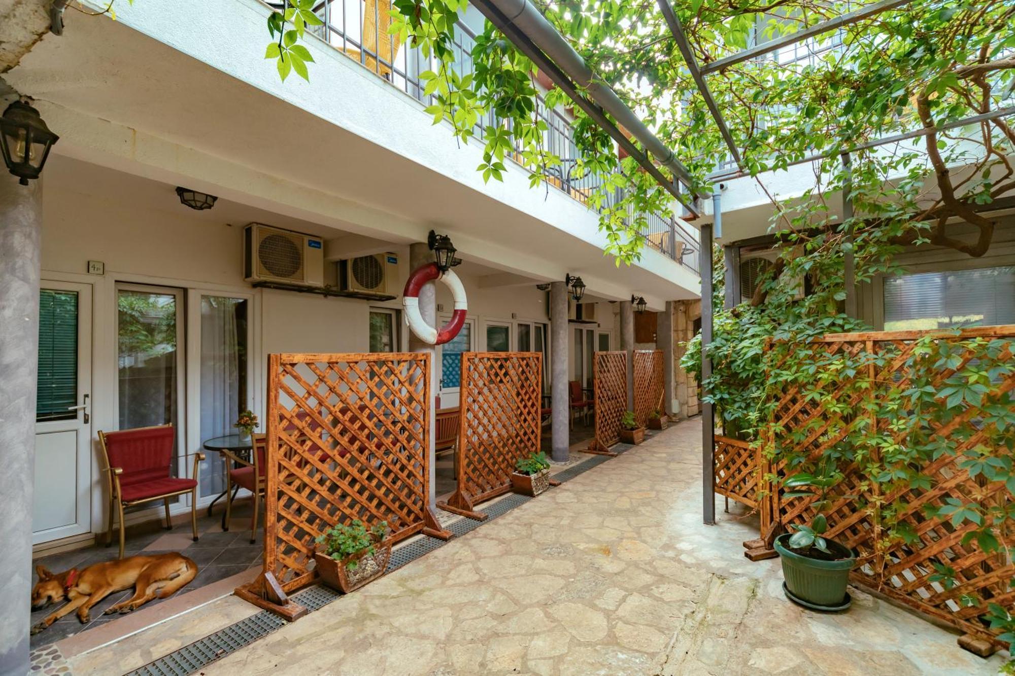 Hotel Savojo Petrovac Exterior foto